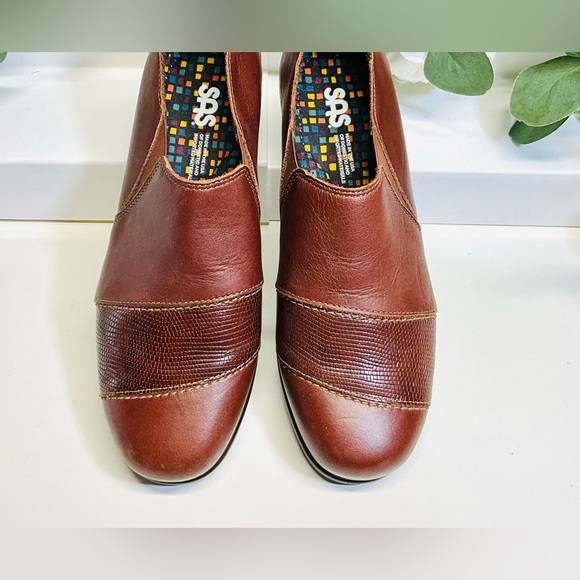 SAS Nora Slip On Brown Leather Loafer, Size 7.5 M - Picture 1 of 9